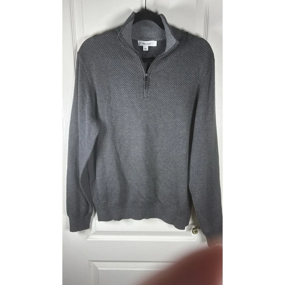 Calvin Klein Men's Large Gray Quarter‑Zip Pullover – Long Sleeve, Modern Minimal